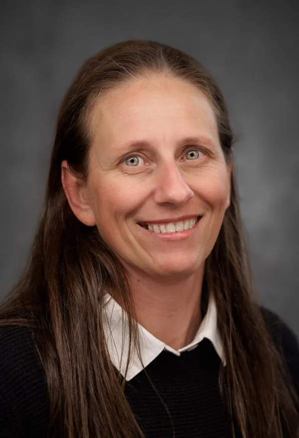 barbara faria headshot